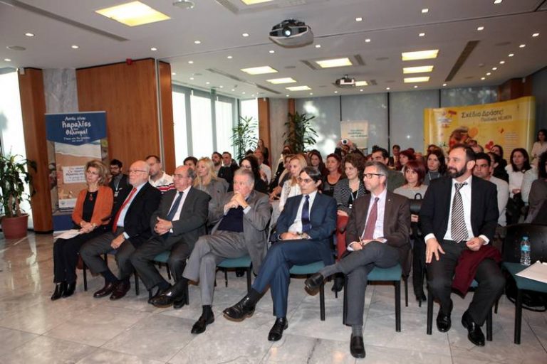 (Δ-Α) 1η σειρά: Μ. Δαλακούρας - Αναπληρωτής Ταμίας του ΔΣ της HELMEPA, Π. Ζαχαριάδης - Μέλος του ΔΣ της HELMEPA, Θ. Σταματέλλος - Area Manager, Greece, East Mediterranean and Adriatic του Hellenic Lloyd’s, Δρ. Γ. Γράτσος - Πρόεδρος του ΔΣ της HELMEPA, Δ. Μανός - Μέλος του ΔΣ της HELMEPA, Δ. Μητσάτσος - Γενικός Διευθυντής HELMEPA, Κρ. Πρεκεζέ - Εκτελεστική Συντονίστρια HELMEPA